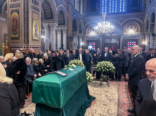 Μίμης Δομάζος: Το “ύστατο χαίρε” στον «στρατηγό» του ελληνικού ποδοσφαίρου