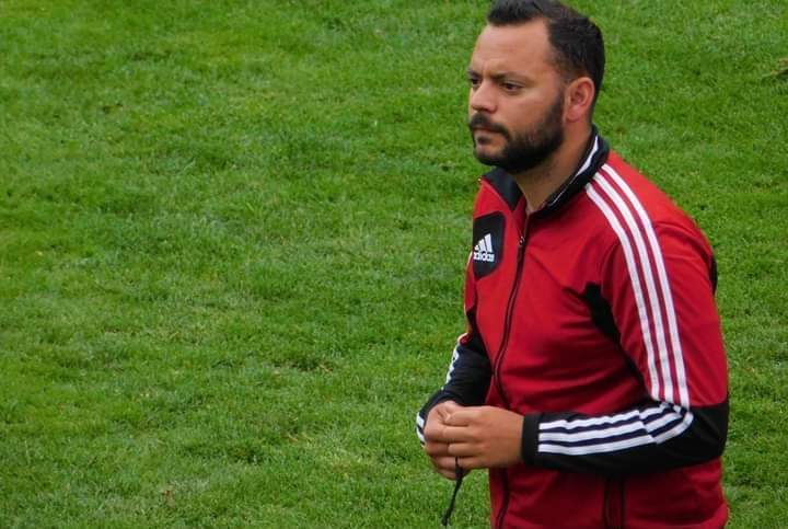 Ο προπονητής της Καρύστου, Φώντας Καζακόπουλος με δηλώσεις του κατήγγειλε ρατσιστική επίθεση από παίκτες τoυ AO Χαλκίς