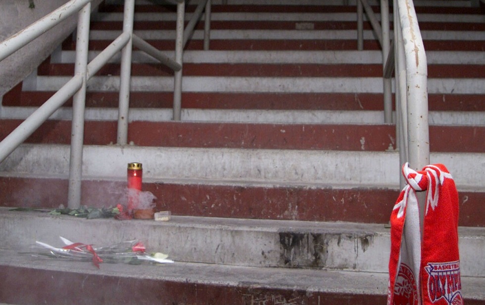 Σήμερα συμπληρώνονται 44 χρόνια από τη μεγαλύτερη τραγωδία του ελληνικού αθλητισμού. Την τραγωδία της Θύρας 7 (8/2/81) και τον άδικο χαμό 21 ανθρώπων.