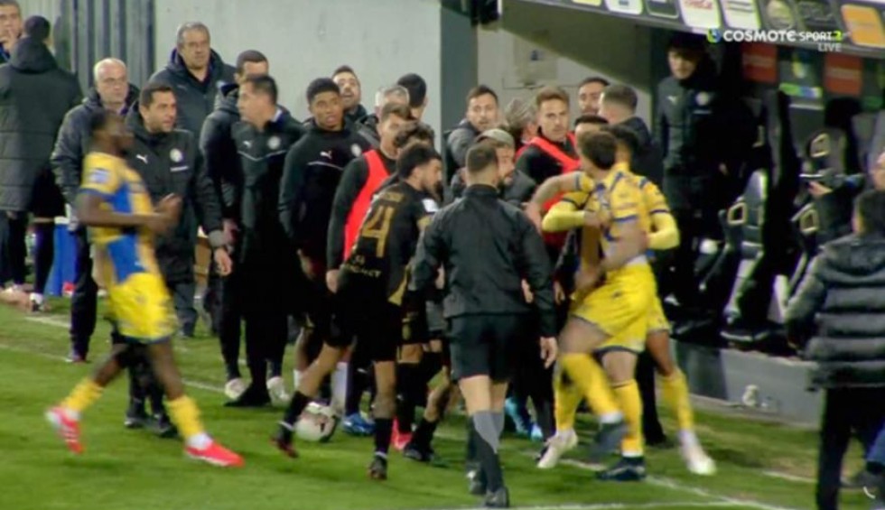 “Χαμός” στο Γεντί Κουλέ στο φινάλε του ματς ΟΦΗ – Αστέρας Aktor