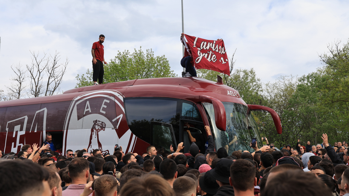 Ξεχωριστή υποδοχή στους πρωταθλητές – Πανηγυρισμοί στη Λάρισα, πλήθος κόσμου βρέθηκε στο Αλκαζάρ